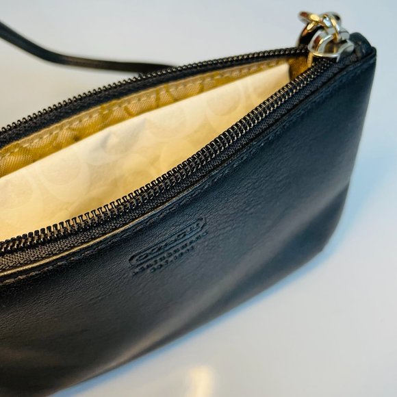 Coach Black Soft Genuine Leather Zip Wristlet 6 x 4” NWOT